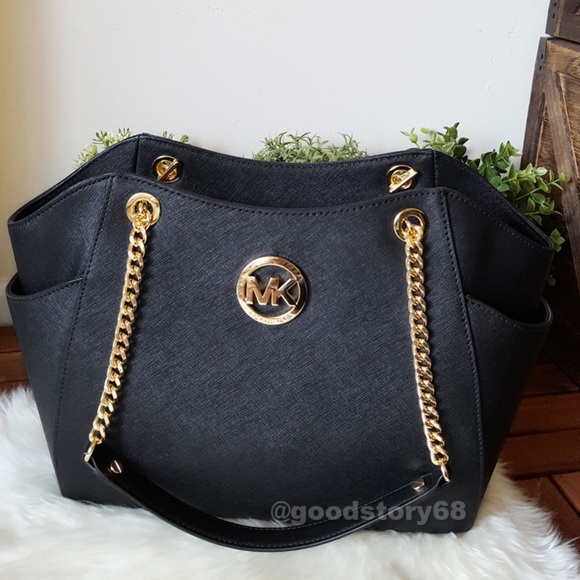 Michael Kors Handbags - Michael Kors Jet Set Travel Shoulder Tote